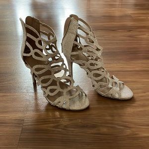 A New Day heels in great condition, perfect for a wedding or a night out!
